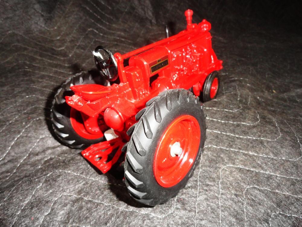IH F20 NF Tractor on Rubber/Belt Pulley, Red