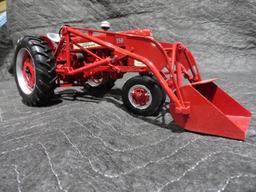 Farmall 350 w/Loader