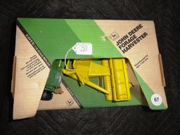 JD Forage Harvestor, NIB #509 Yellow Heads