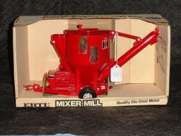 IH Feed Mixer Mill, NIB, #325