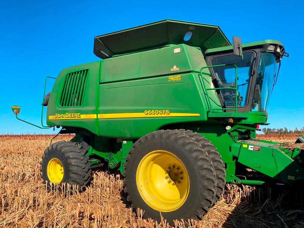 2004 JD 9660 STS Combine w/Lankota Ext., 3404 Eng. Hrs., 2360 Sep. Hrs., 480/80R 42 Duals w/2010 Har