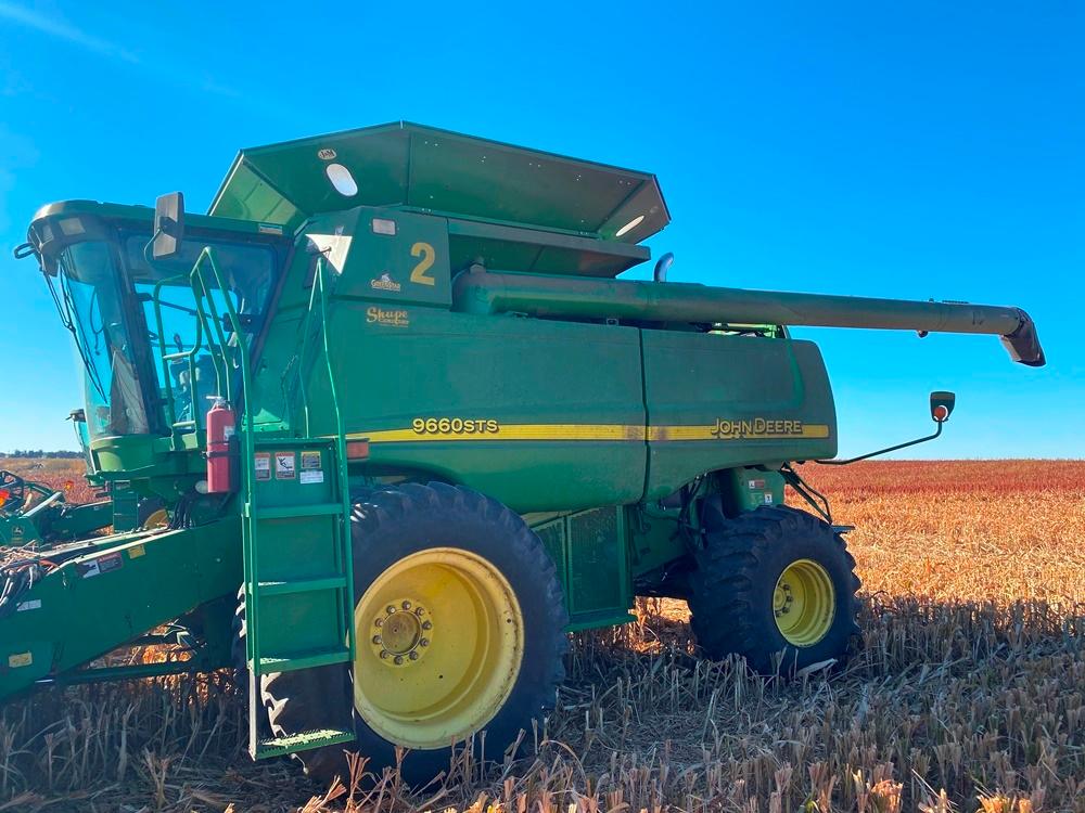 2004 JD 9660 STS Combine w/Lankota Ext., 3404 Eng. Hrs., 2360 Sep. Hrs., 480/80R 42 Duals w/2010 Har