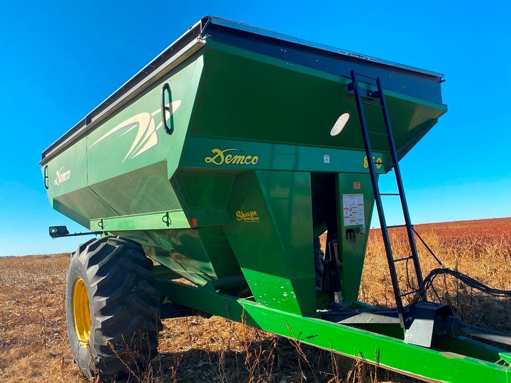 2010 Demco 850 Grain Cart, 30.5L-32 Tires