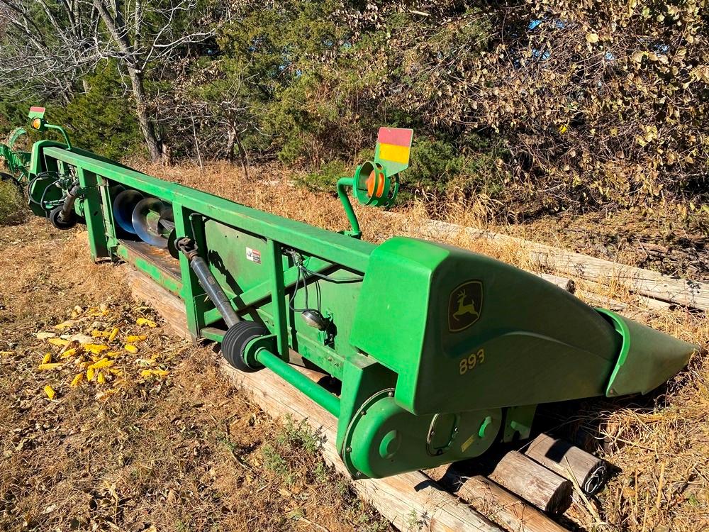 2001 JD 893 Corn Head, 30" Row, Hyd Deck Plates, Sensors and Stubble Lights