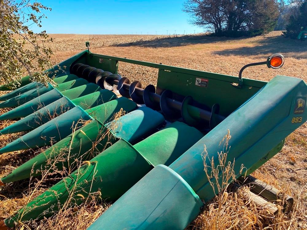 1995 JD 893 Corn Head, 30" Row, Hyd Deck Plates, Level Land Option