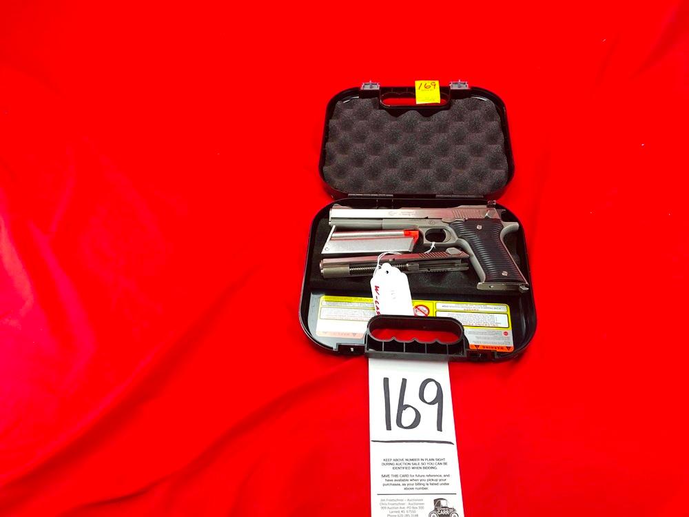 AMT Auto-Mag II, 2 Bbl. Set, 22 LR, 6 1/2" Bbl., 22 Mag Bbl., 5" Bbl., SN:M22693 (Handgun)