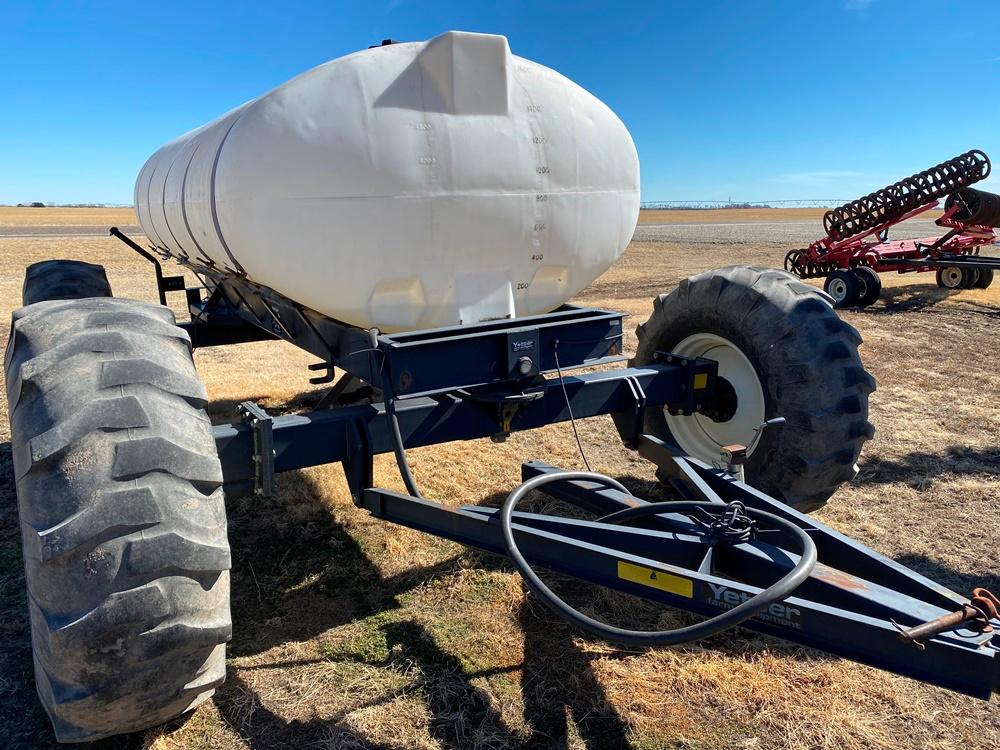 Yetter 1600 All Steer Nurse Trailer