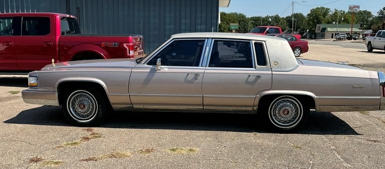 1992 Cadillac Brougham * No Reserve *