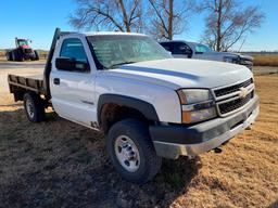 2007 Chevy Silverado 2500 HD Pickup, 4WD, Flatbed, 5th Wheel Hitch, AC, 172,707 Mi.