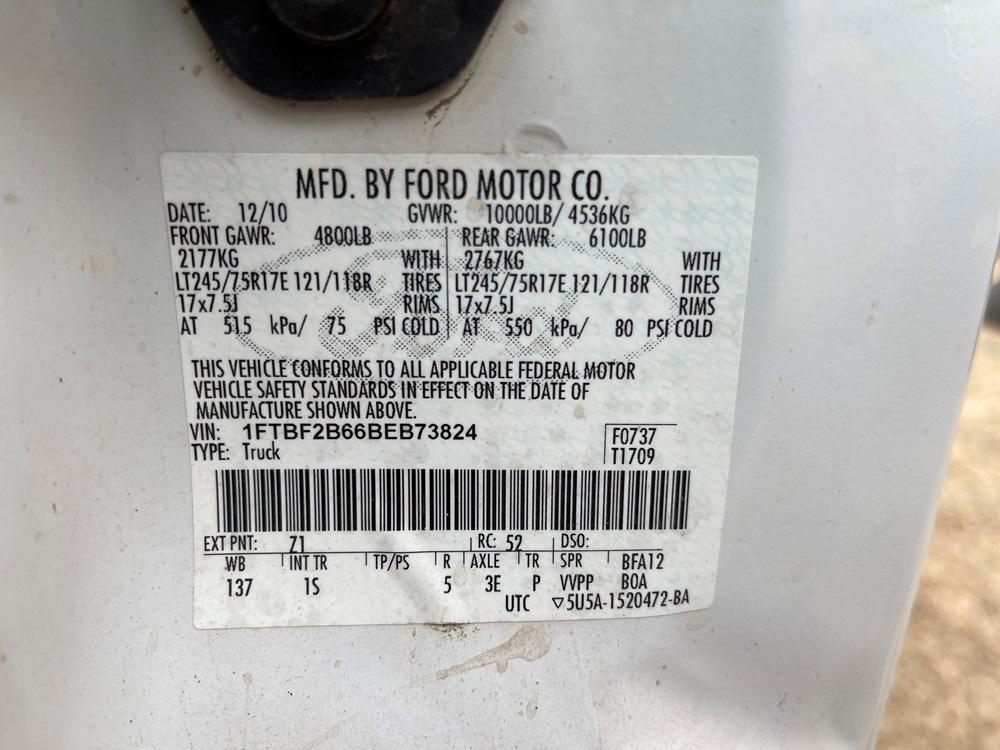 2011 Ford F-250 Super Duty Flatbed, Odom. Reads 137,010 mi