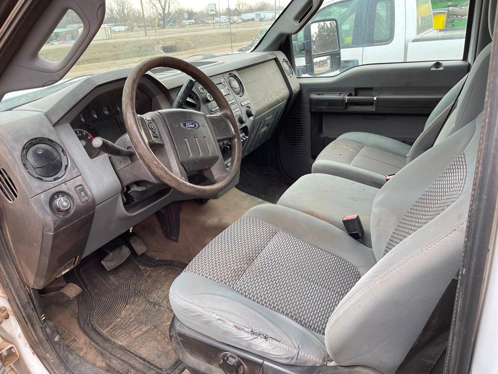 2011 Ford F-250 Super Duty Flatbed, Odom. Reads 137,010 mi