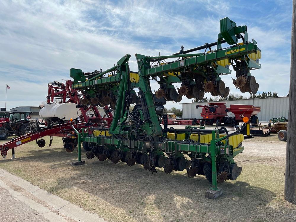 2013 JD 1720 Max Emerge XP 16 Row Planter