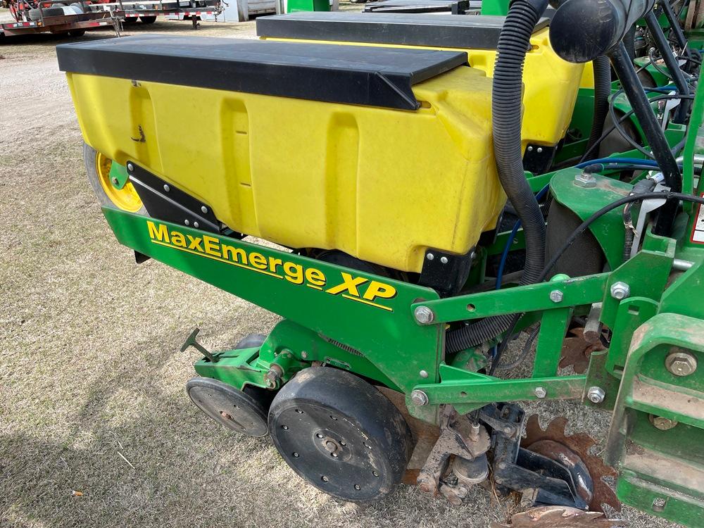 2013 JD 1720 Max Emerge XP 16 Row Planter