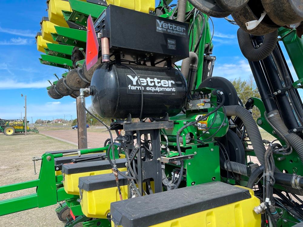 2013 JD 1720 Max Emerge XP 16 Row Planter