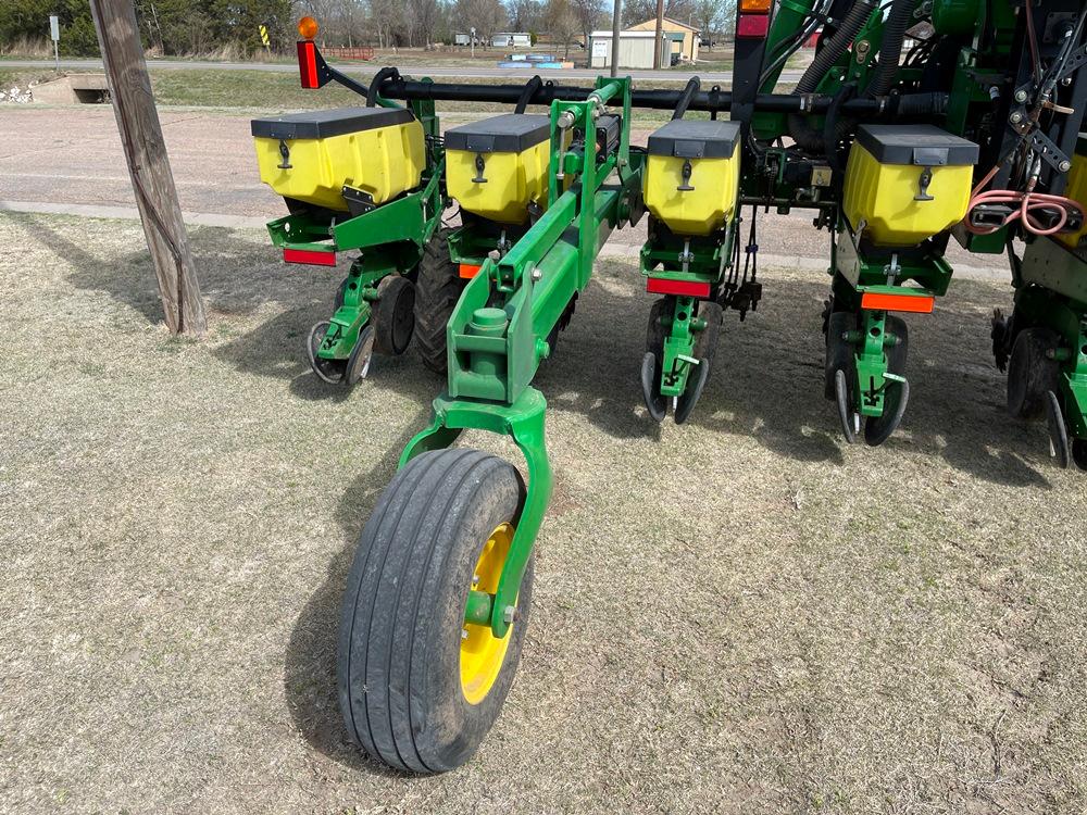 2013 JD 1720 Max Emerge XP 16 Row Planter