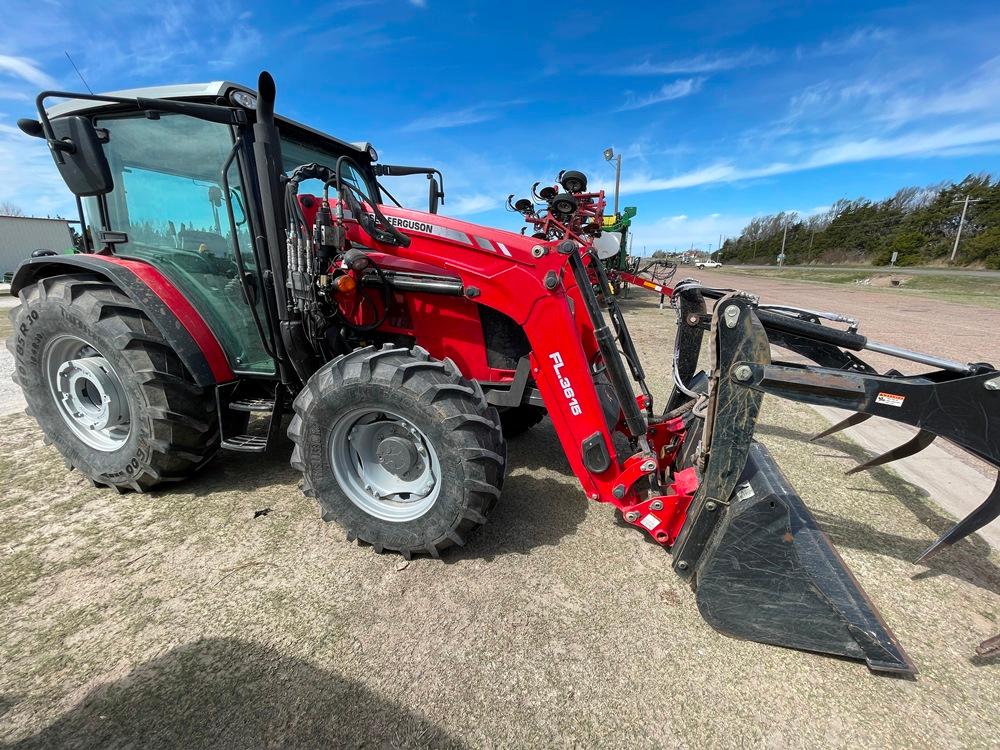 Massey Ferguson 4707 Tractor w/FL3615 Loader