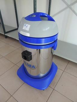 Industrial Vacuum Cleaner