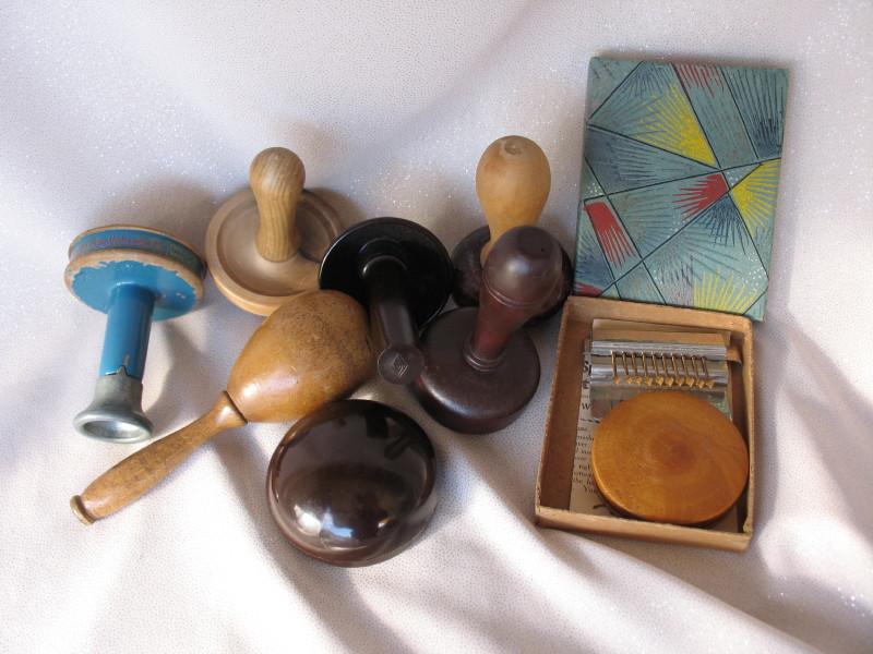 Mixed eight Vintage Darners:- Mark Clifford Bakelite with needle inside bak