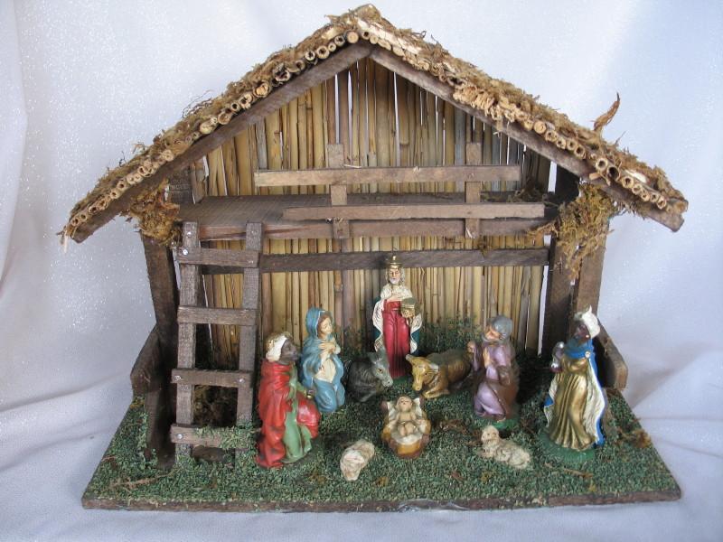 Italian Christmas Nativity stable scene c1940-50s Wood stables 37cmW x 28cm