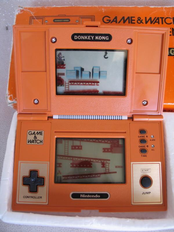 Boxed Nintendo "Donkey Kong" Game & Watch B-52 multi screen c1982. Works pe