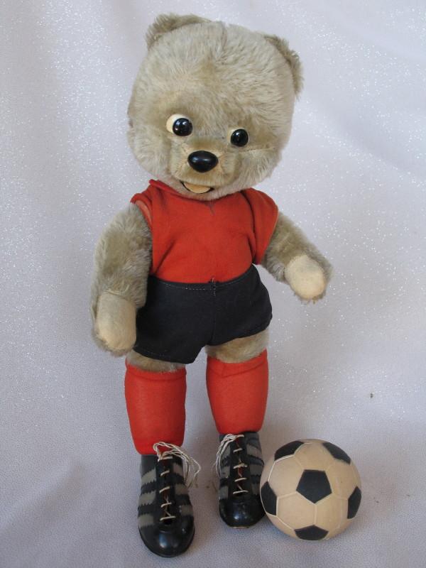 Mascot Schuco 'Bigo Bello Bundesliga' Soccer bear 1960s bear. All original