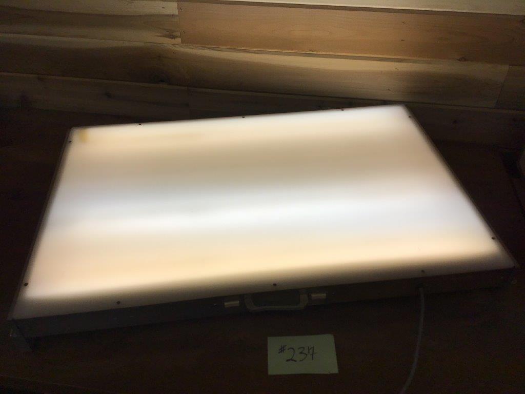 PORTABLE LIGHT TABLE