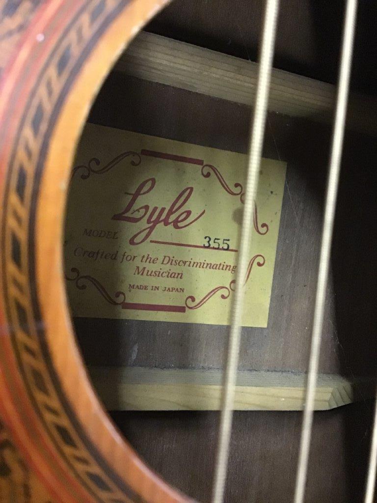 LYLE GUITAR WITH CASE