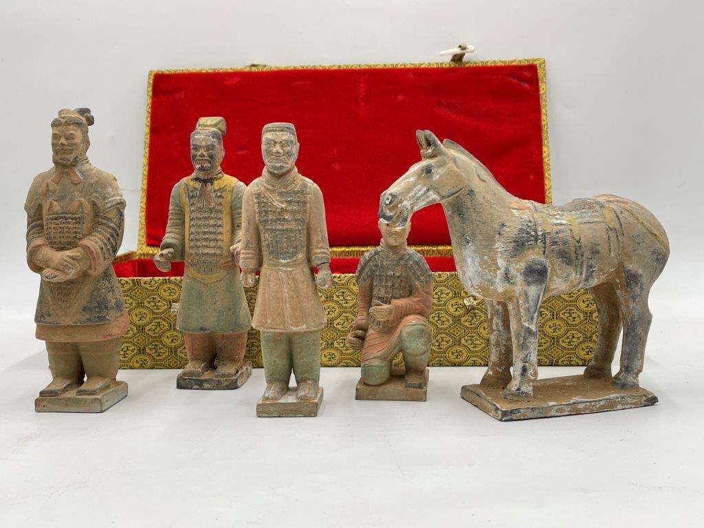 CERAMIC ASIAN FIGURES IN BOX