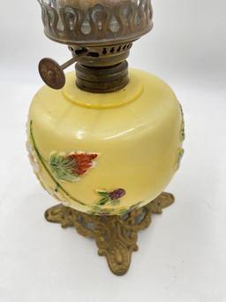 DECORATIVE DAISY ANTIQUE OIL LAMP