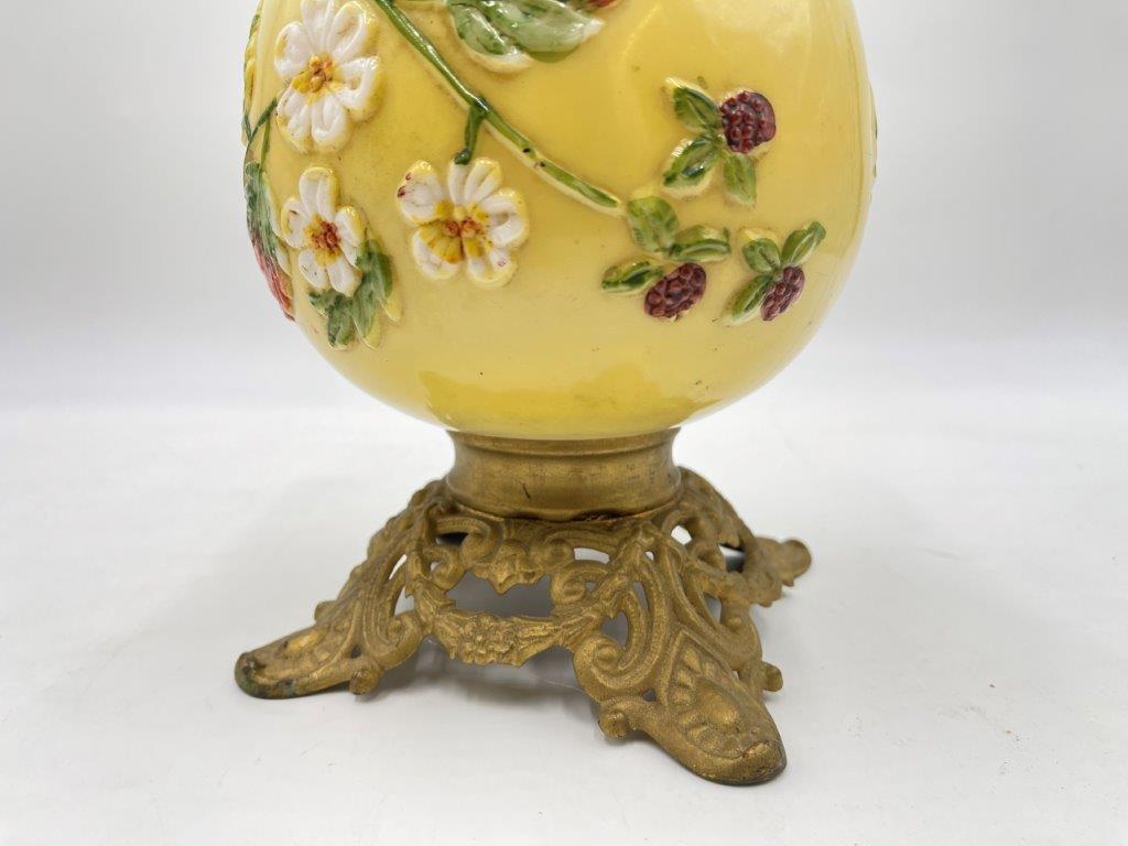 DECORATIVE DAISY ANTIQUE OIL LAMP