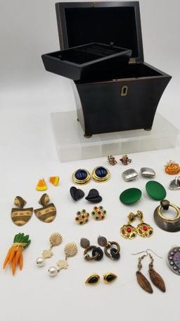 JEWELRY- MODERN JEWELRY BOX AND MIXED VINTAGE COSTUME JEWELRY