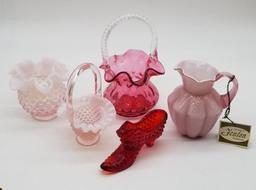 COLLECTIBLE VINTAGE FENTON AUCTION LOT