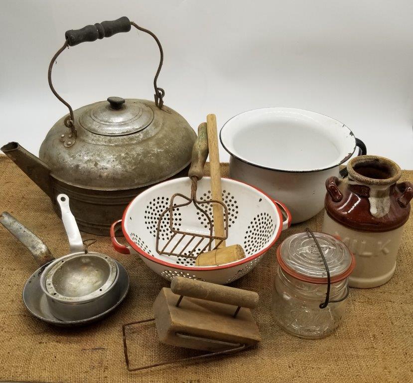 PRIMITIVE VINTAGE KITCHEN ITEMS