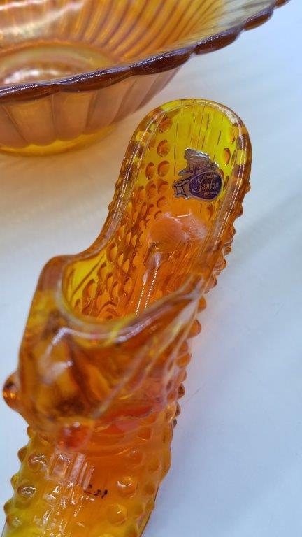 ANTIQUE FENTON AND CARNIVAL GLASS COLLECTION