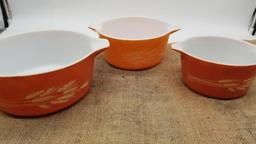 NESTING COLLECTIBLE PYREX AND METAL GRAIN SCOOP