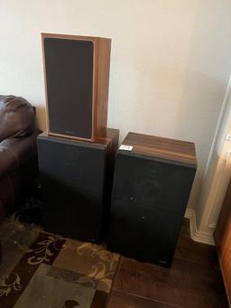 FISHER SPEAKER SYSTEM ST-925 AND UNITED AUDIO RECORD PLAYER