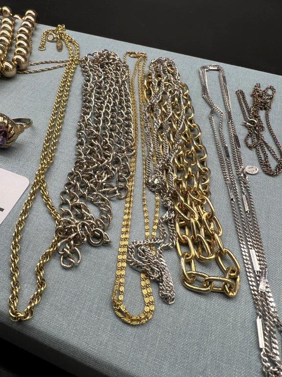 ASSORTED NECKLACE CHAINS LOT