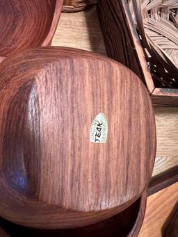 WOODEN SERVING LOT