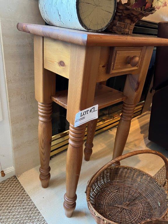 END TABLE AND BASKET LOT