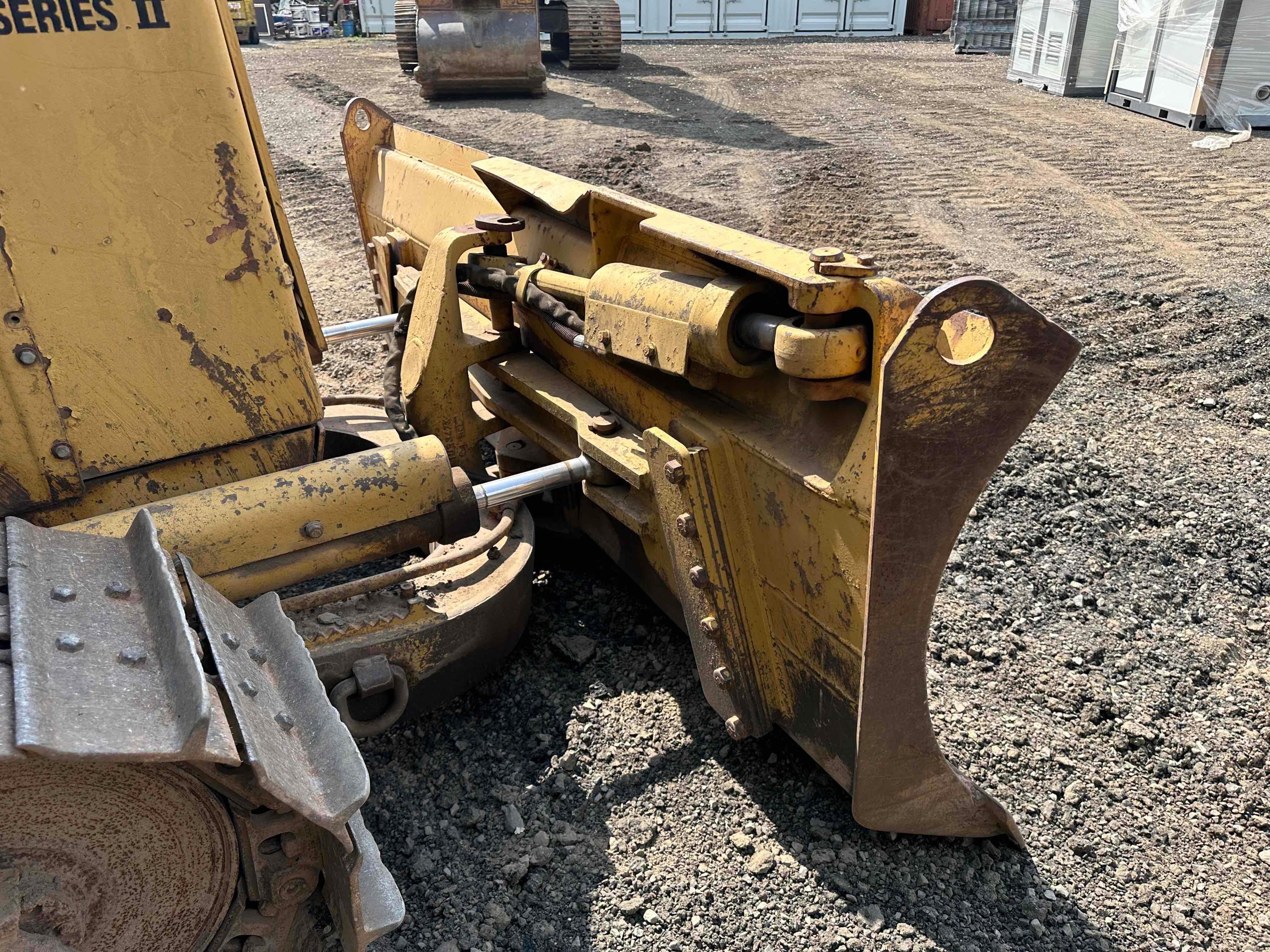 1986 CAT D4H II Dozer