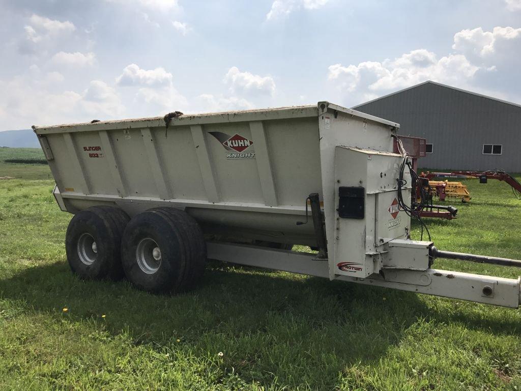 2014 Kuhn Knight Slinger 8132 Manure Spreader