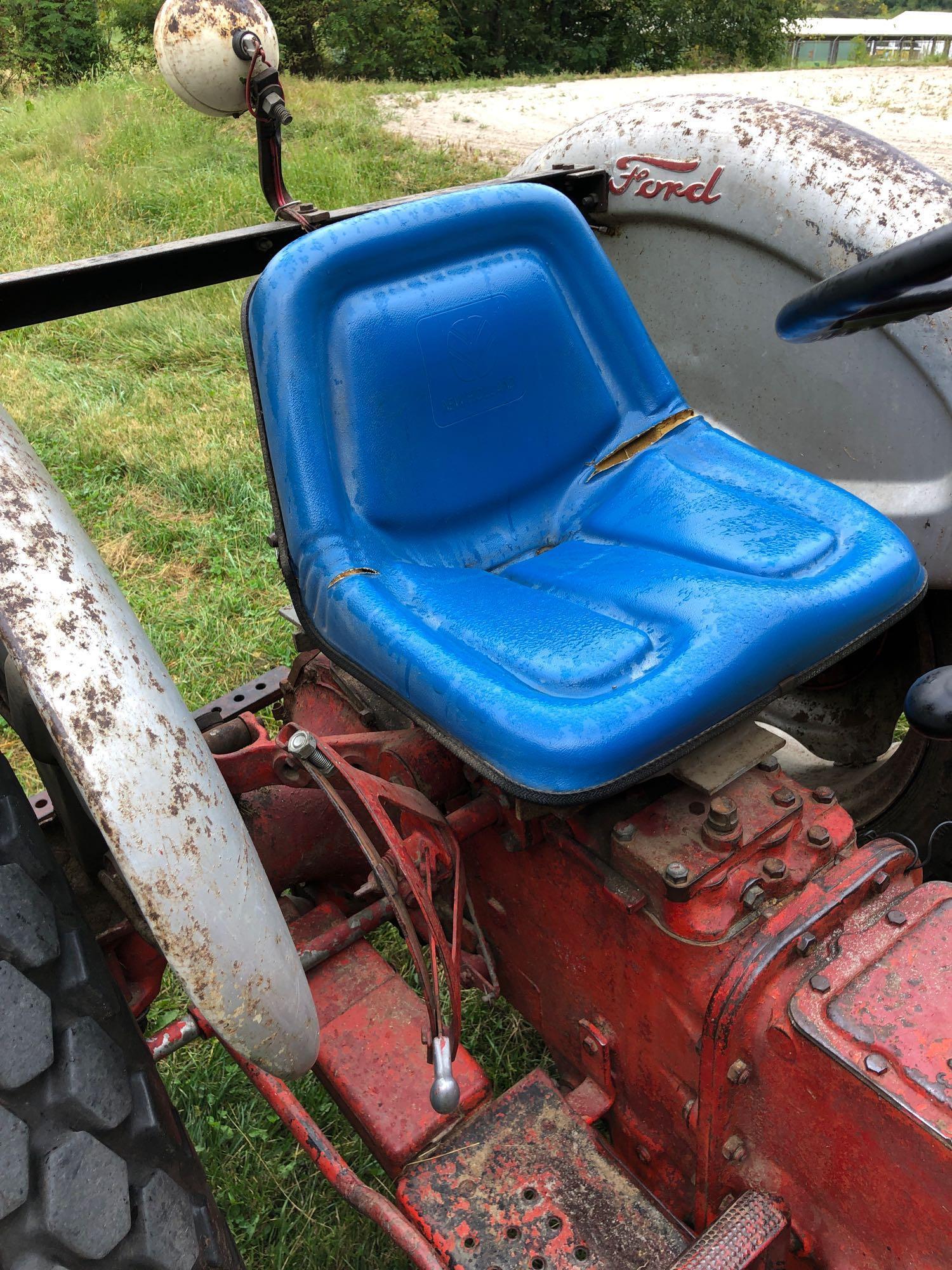 Ford 601 Workmaster tractor, 3,127 hours, Gas motor, runs well