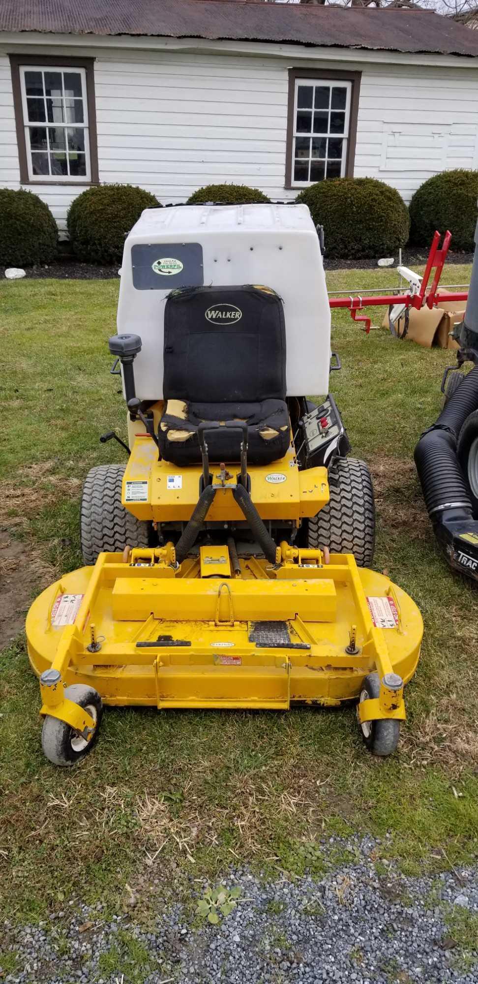 Walker zero turn mower, 925 hrs, Model MTGHS