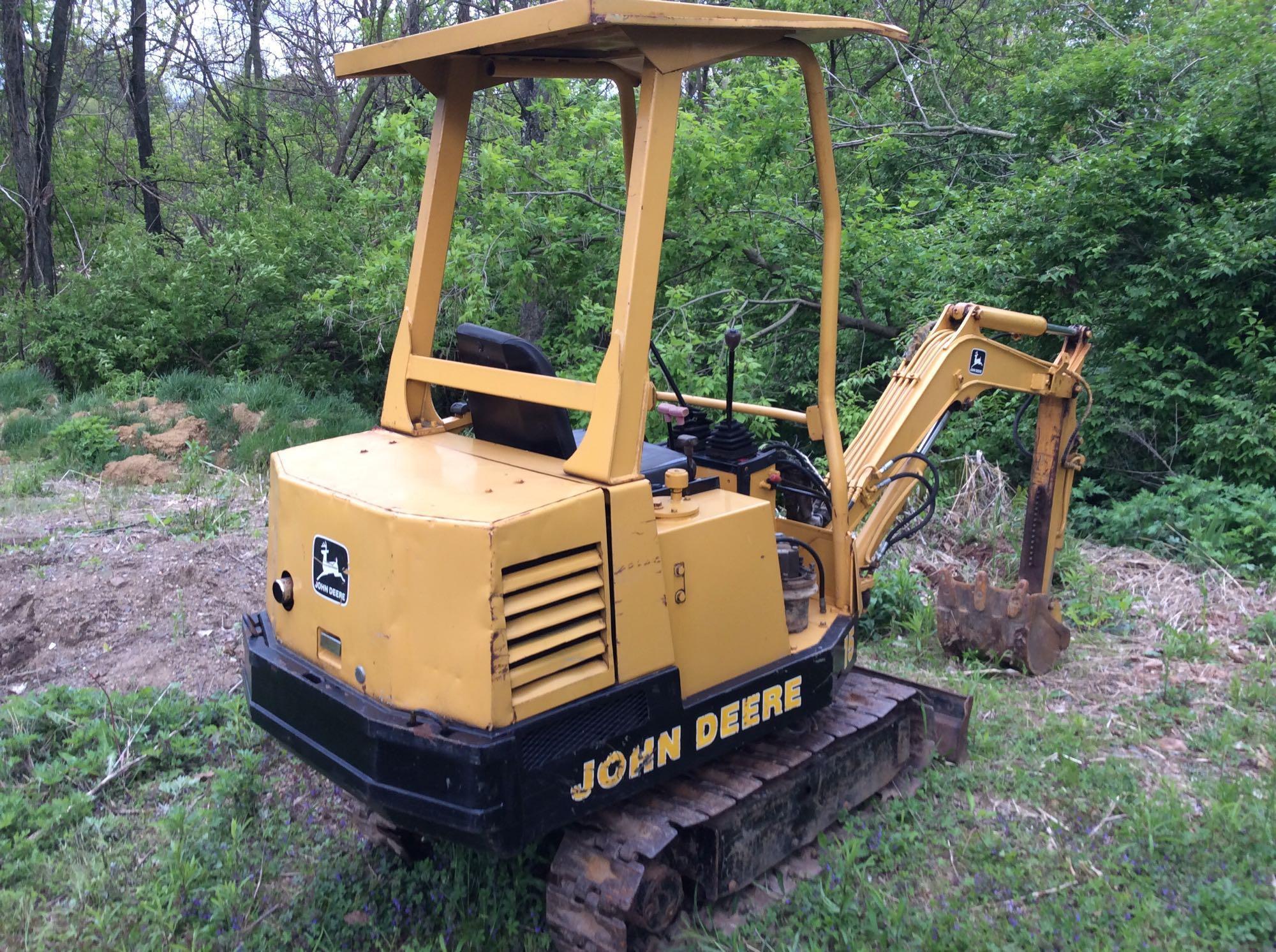 John Deere 15 mini excavator with steel tracks and 15 in bucket