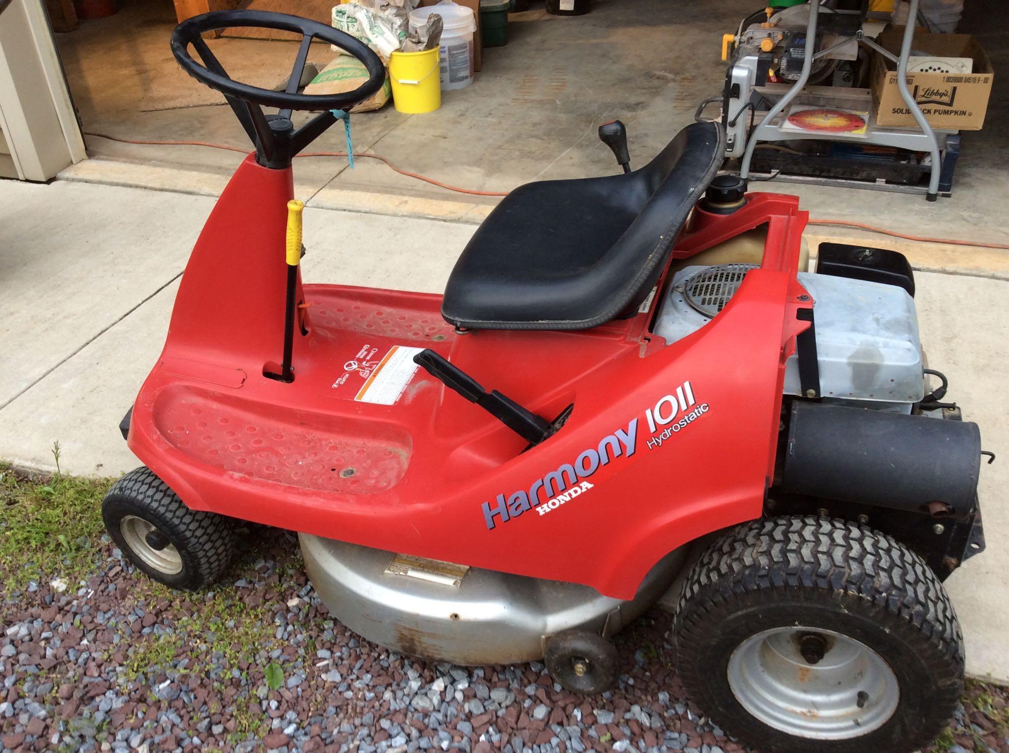 Honda Harmony 1011 Hydrostatic lawn mower 32 in deck w/ bagger