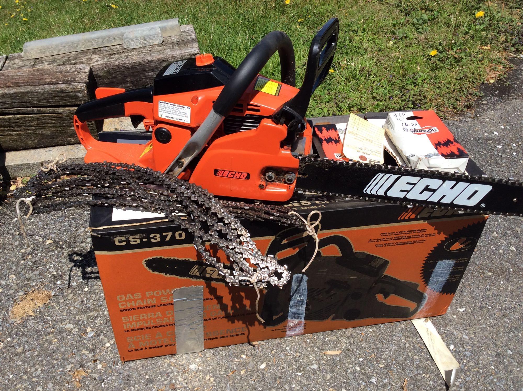 Echo CS 370 chain saw like new with extra chains