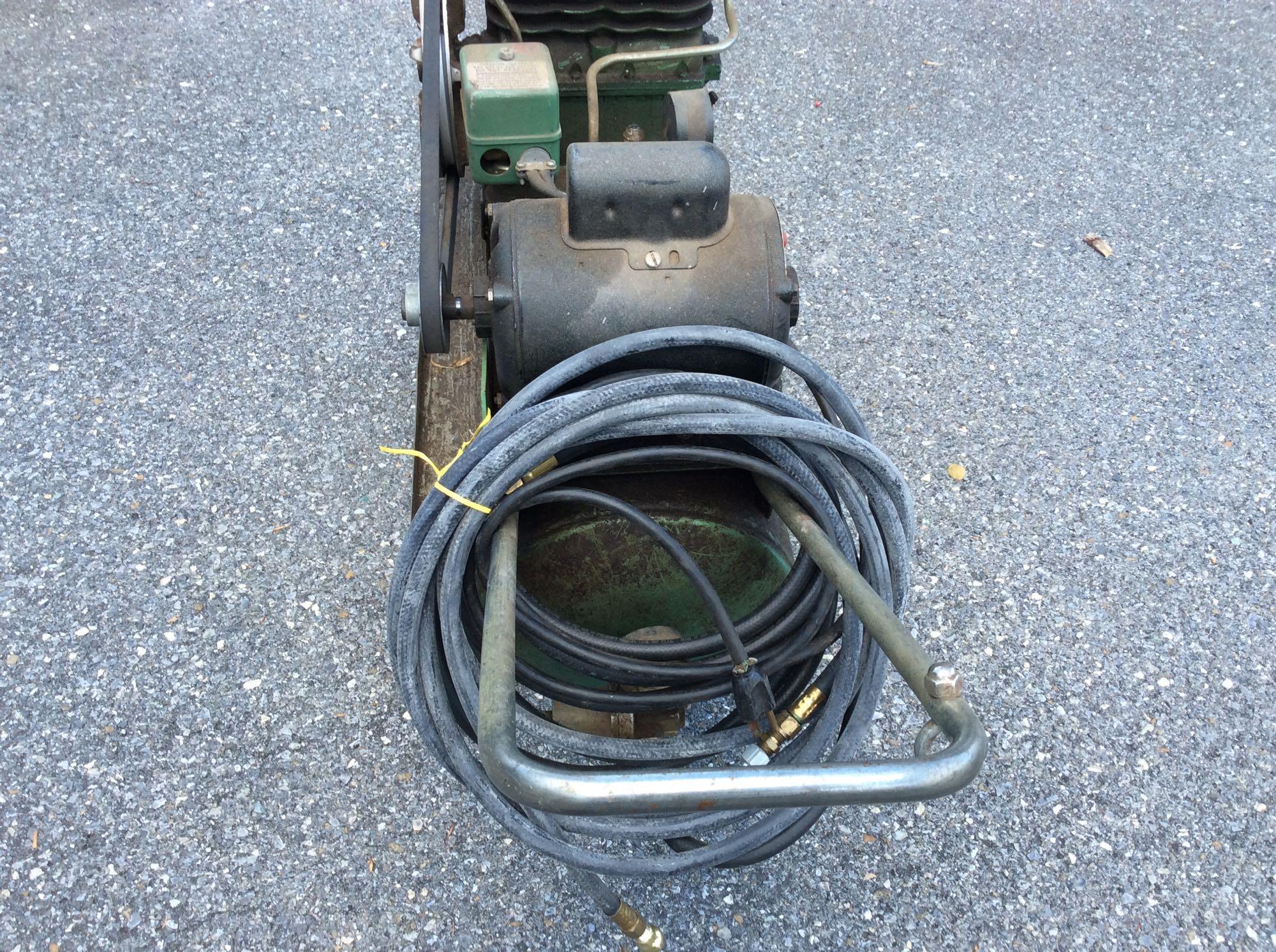 3/4 HP air compressor with hose in working condition