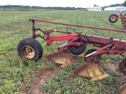 Massy Ferguson 880 plow