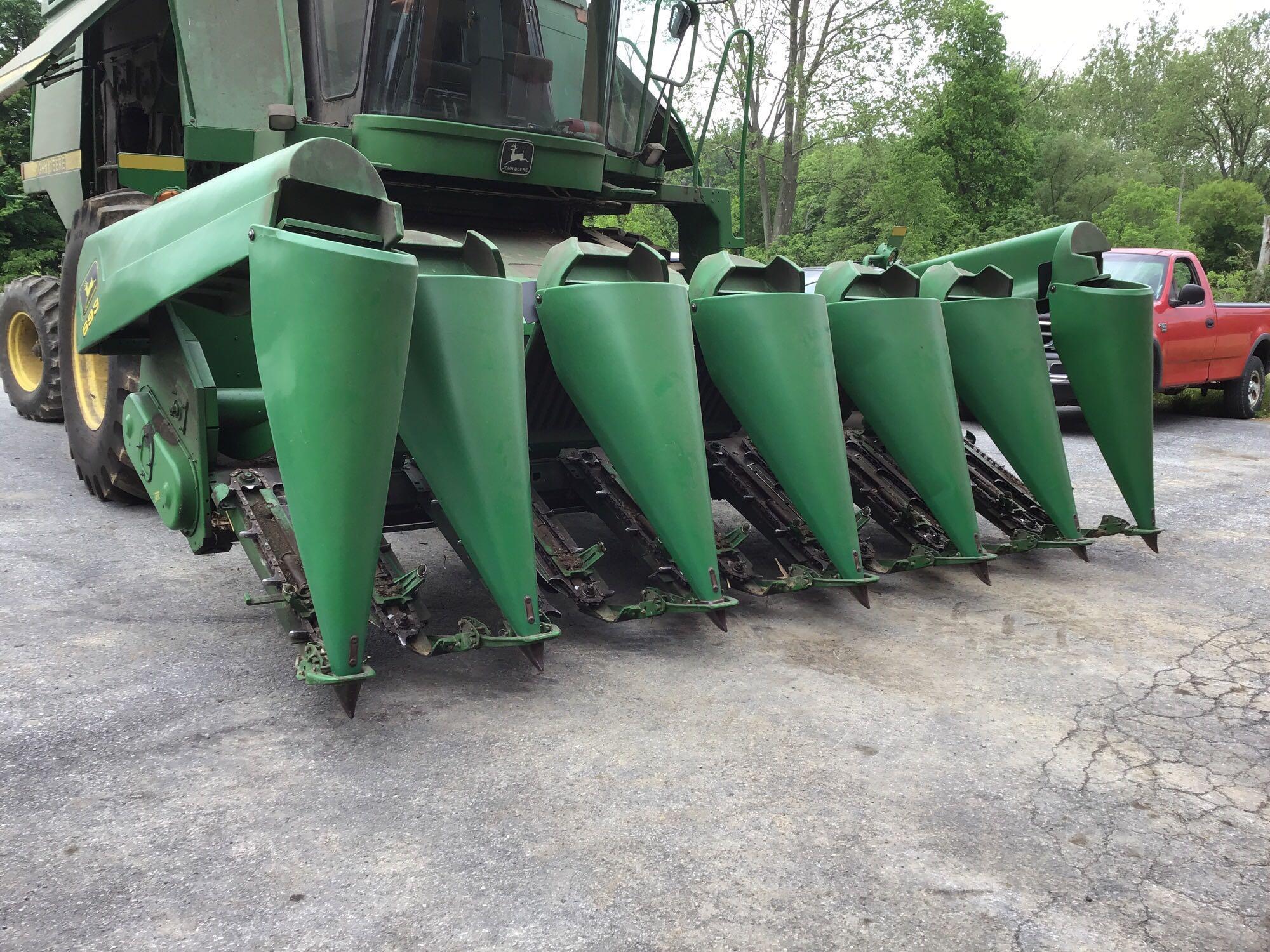 John Deere 693 Corn Head