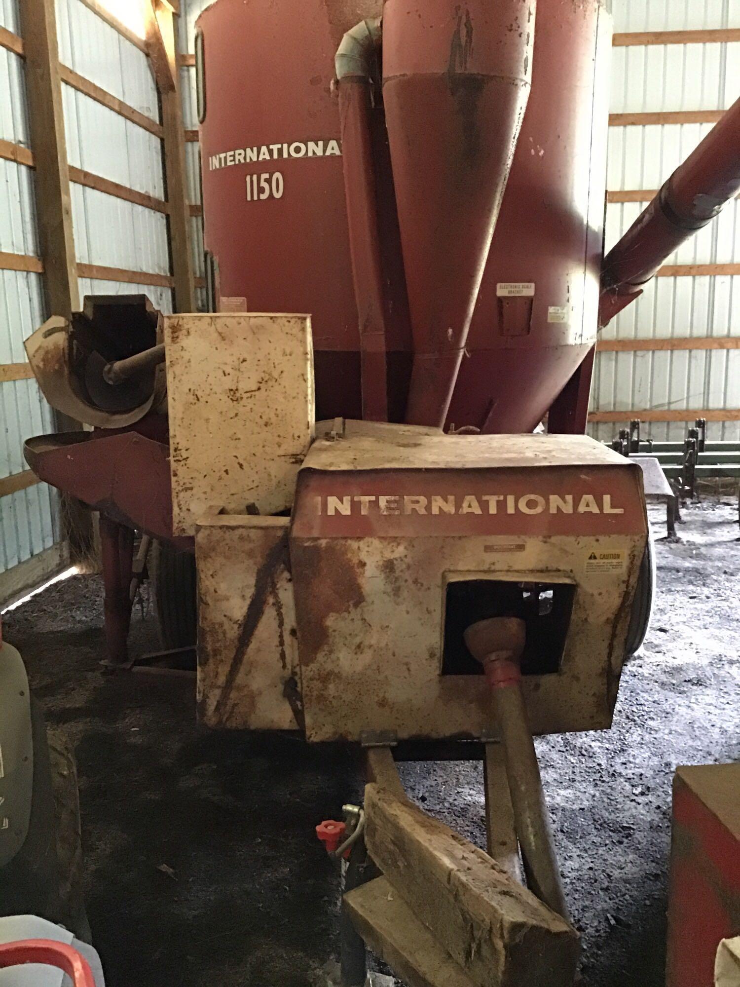 International 1150 Grinder Mixer